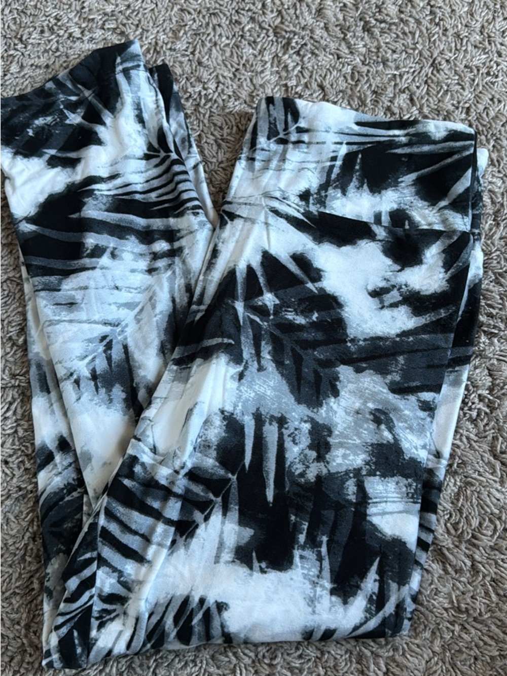 Black & White Printed girls Leggings- medium